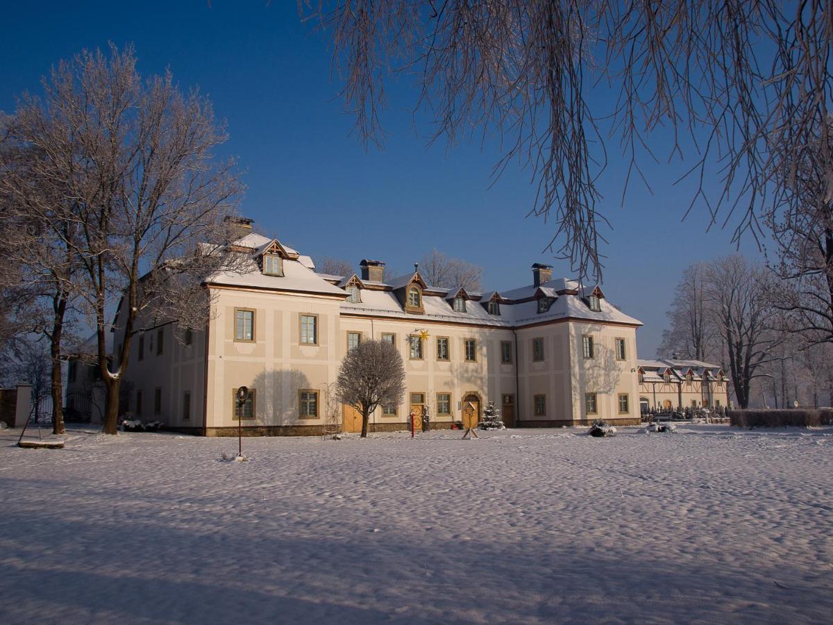 Palac Pakoszow Schlosshotel Wernersdorf Jelenia Góra Eksteriør billede The manor house of the former estate of the Order of St John