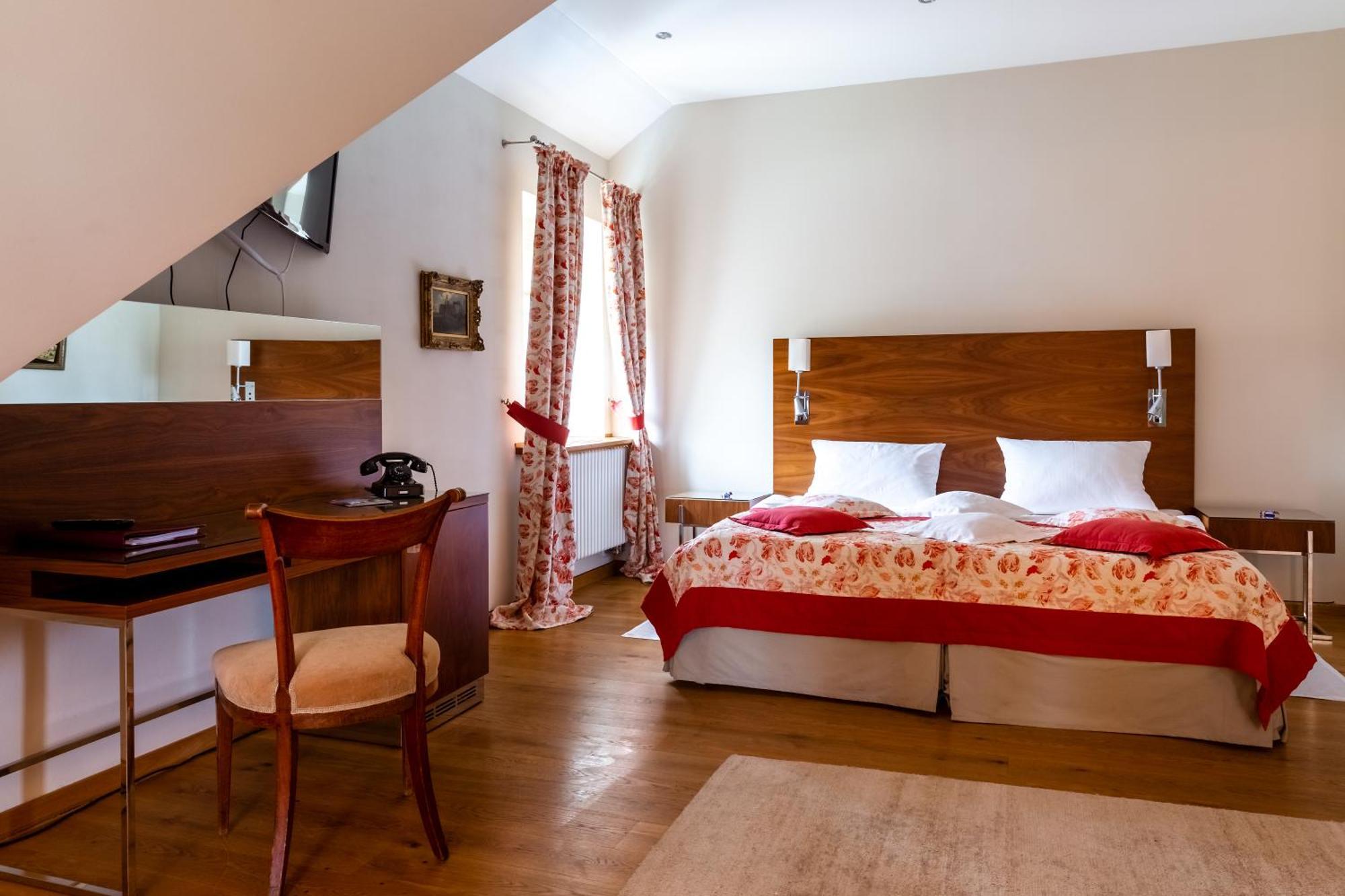 Palac Pakoszow Schlosshotel Wernersdorf Jelenia Góra Eksteriør billede A room at the hotel