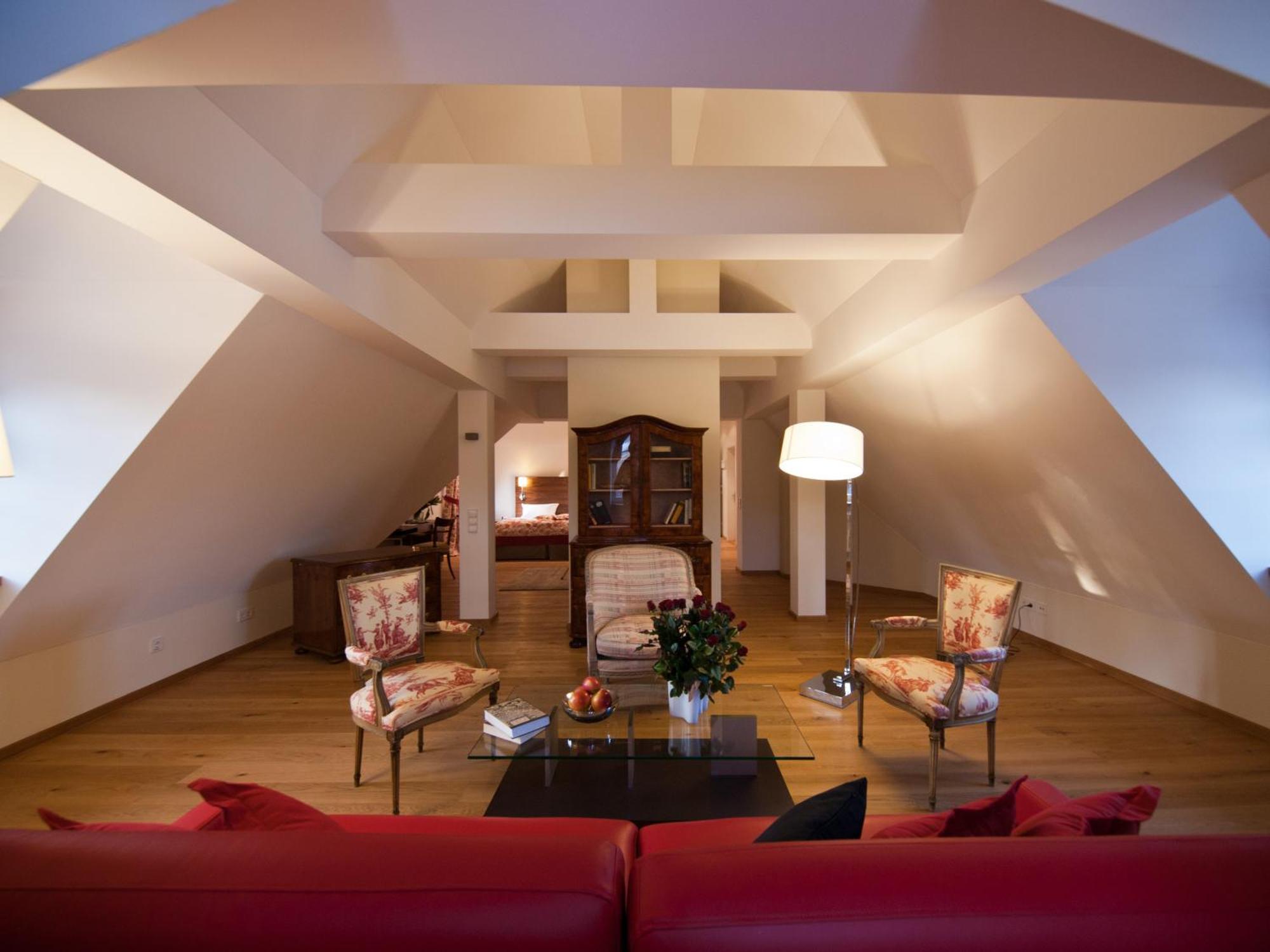 Palac Pakoszow Schlosshotel Wernersdorf Jelenia Góra Eksteriør billede The interior of a suite at the Hotel de l'Europe